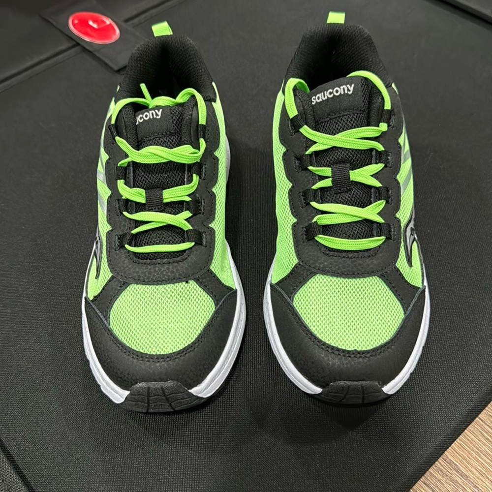 Brand New Saucony Kids Sz 3.5 Youth